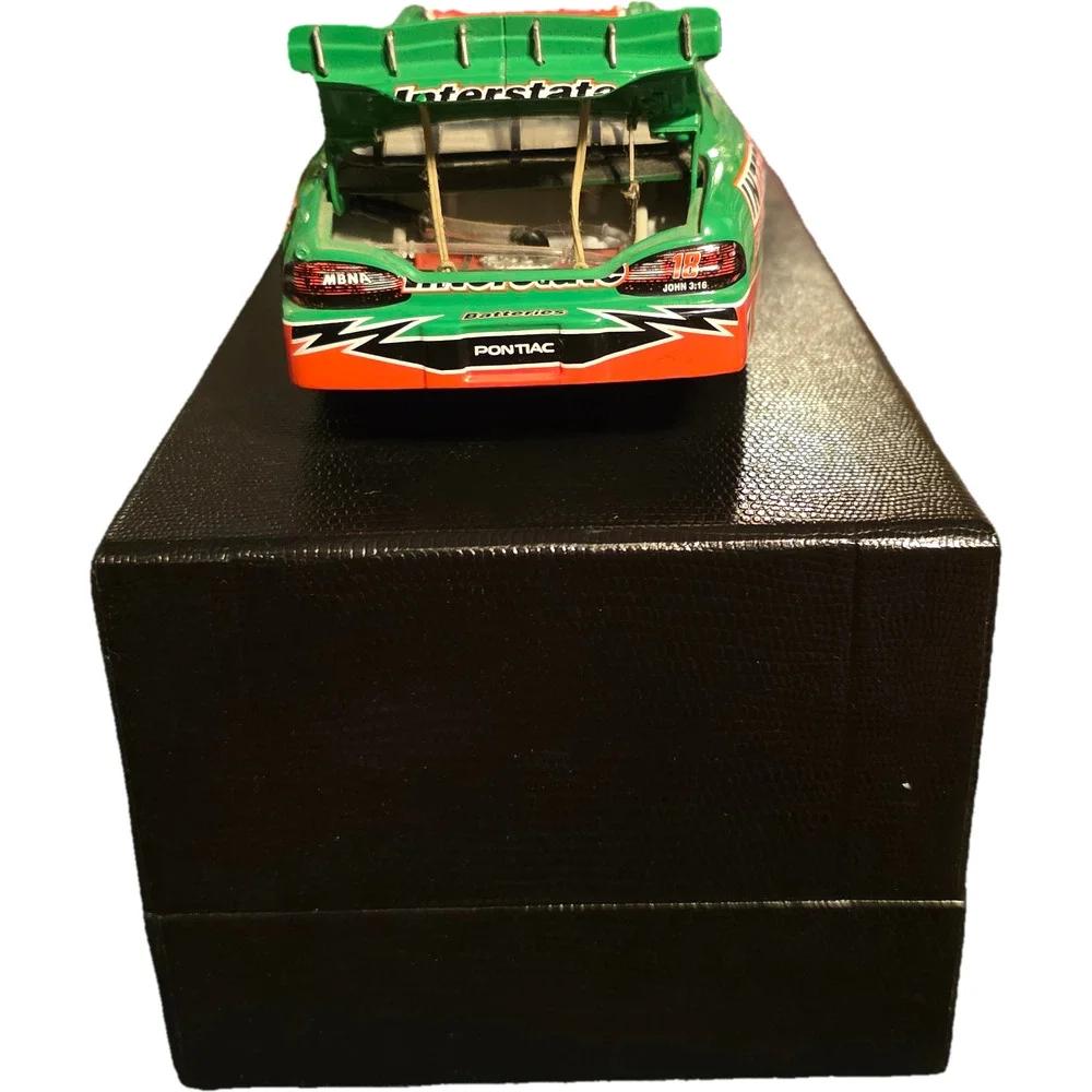 2002 Bobby Labonte 18 Interstate Batteries Pontiac 1/24 Action Elite 0569 Nascar